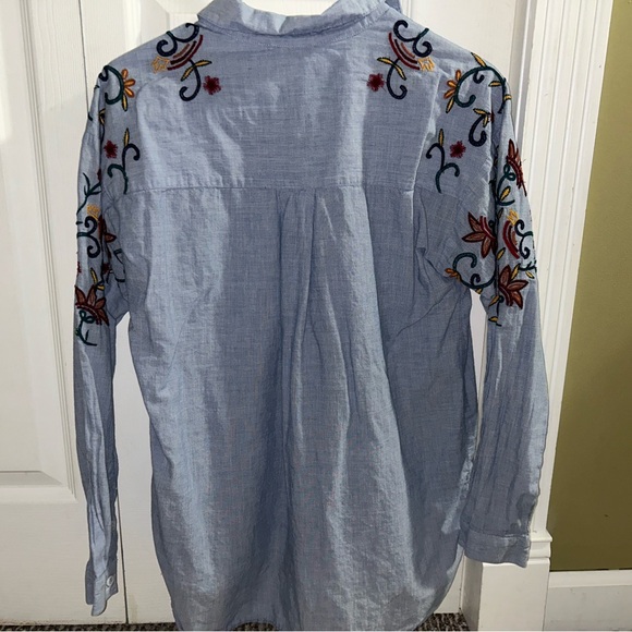 Floral embroidered button down - Picture 3 of 4